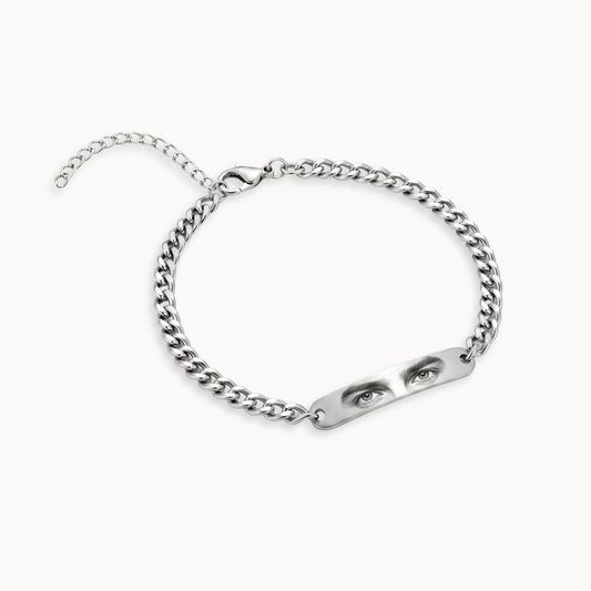 Bracciale con sguardo inciso